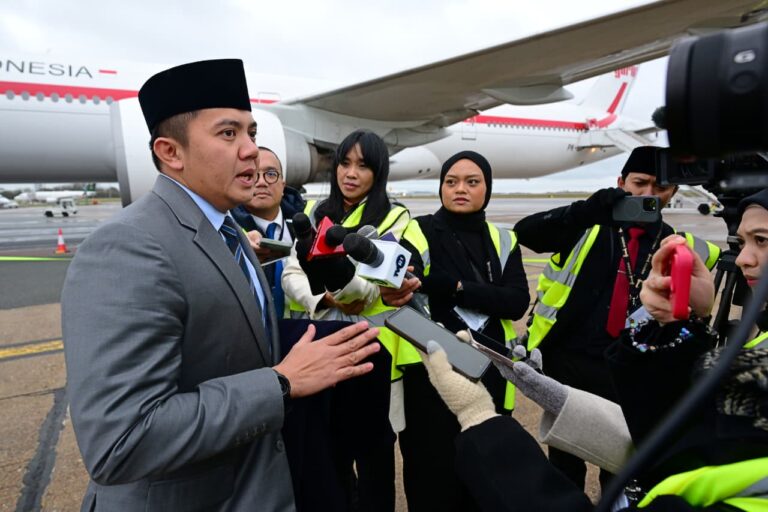 Sekretaris Kabinet Teddy Indra Wijaya.