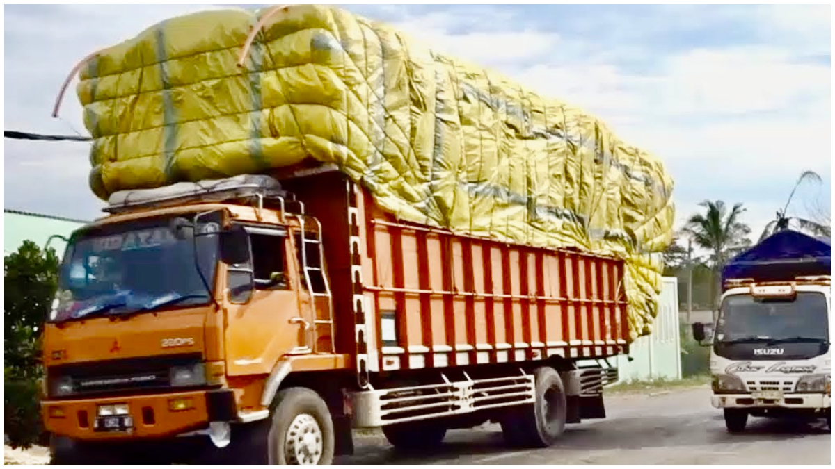 Ilustrasi truk ODOL atau Over Dimension Overloading.
