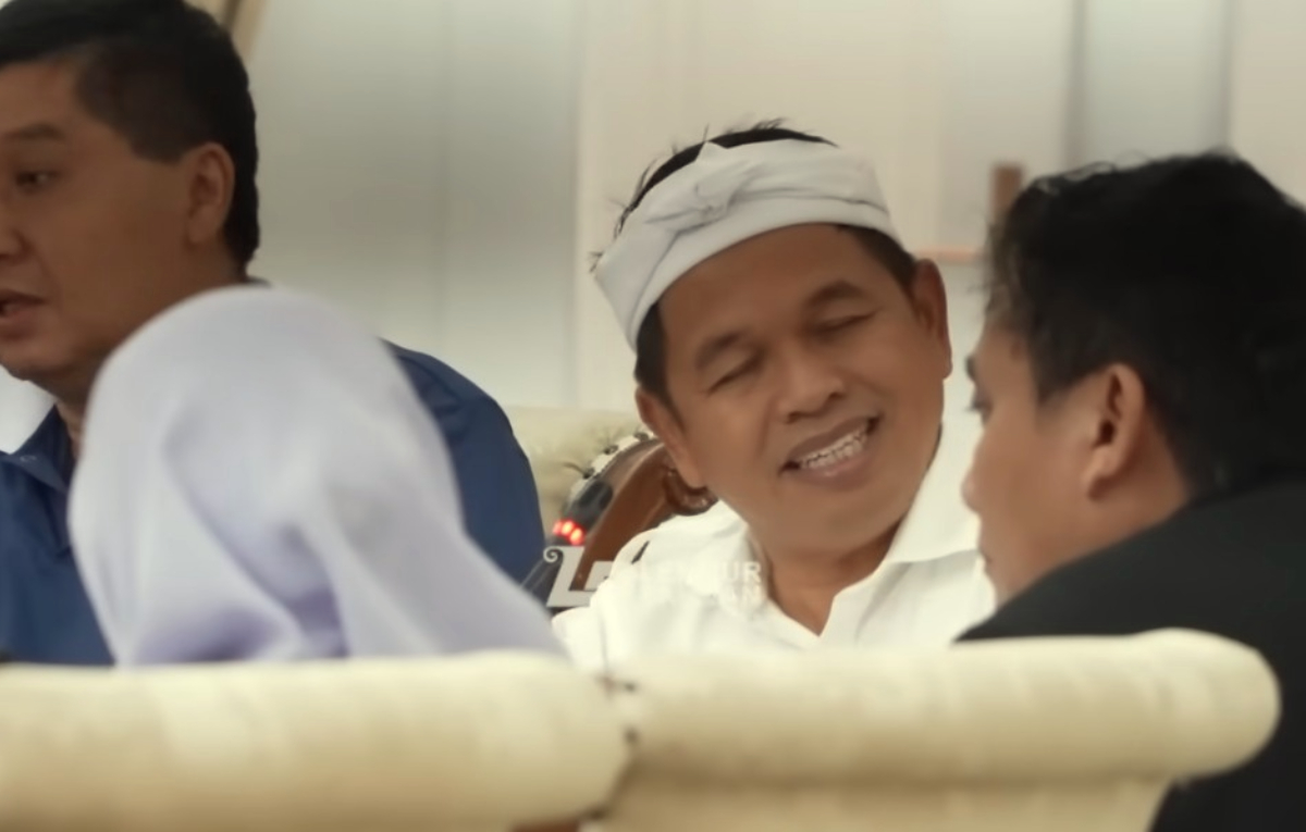 Gubernur Jawa Barat, Dedi Mulyadi menjelaskan perumahan penyebab banjir.
