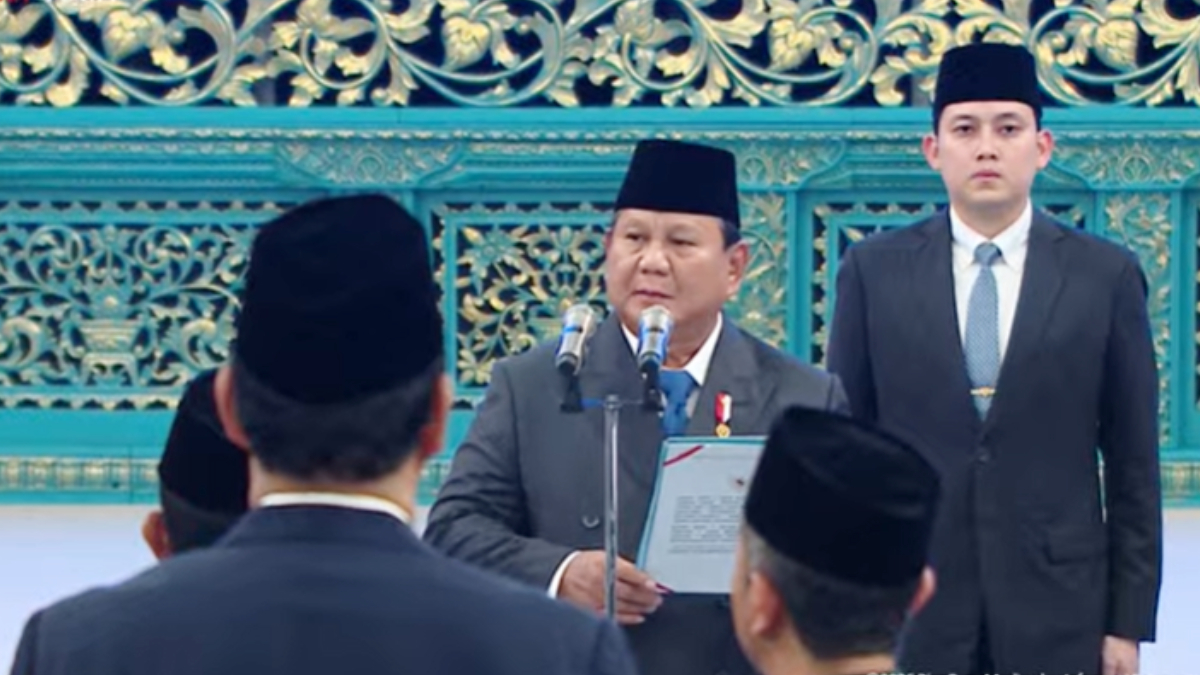 Presiden RI Prabowo Subianto saat melantik ketua harian dan anggota Dewan Energi Nasional (DEN) di Istana Negara, Jakarta hari ini Rabu, 28 Januari 2026.