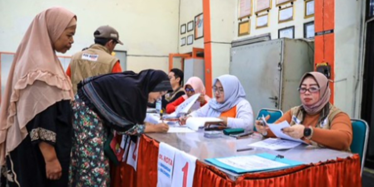 Ilustrasi pendistribusian bansos kepada KPM.