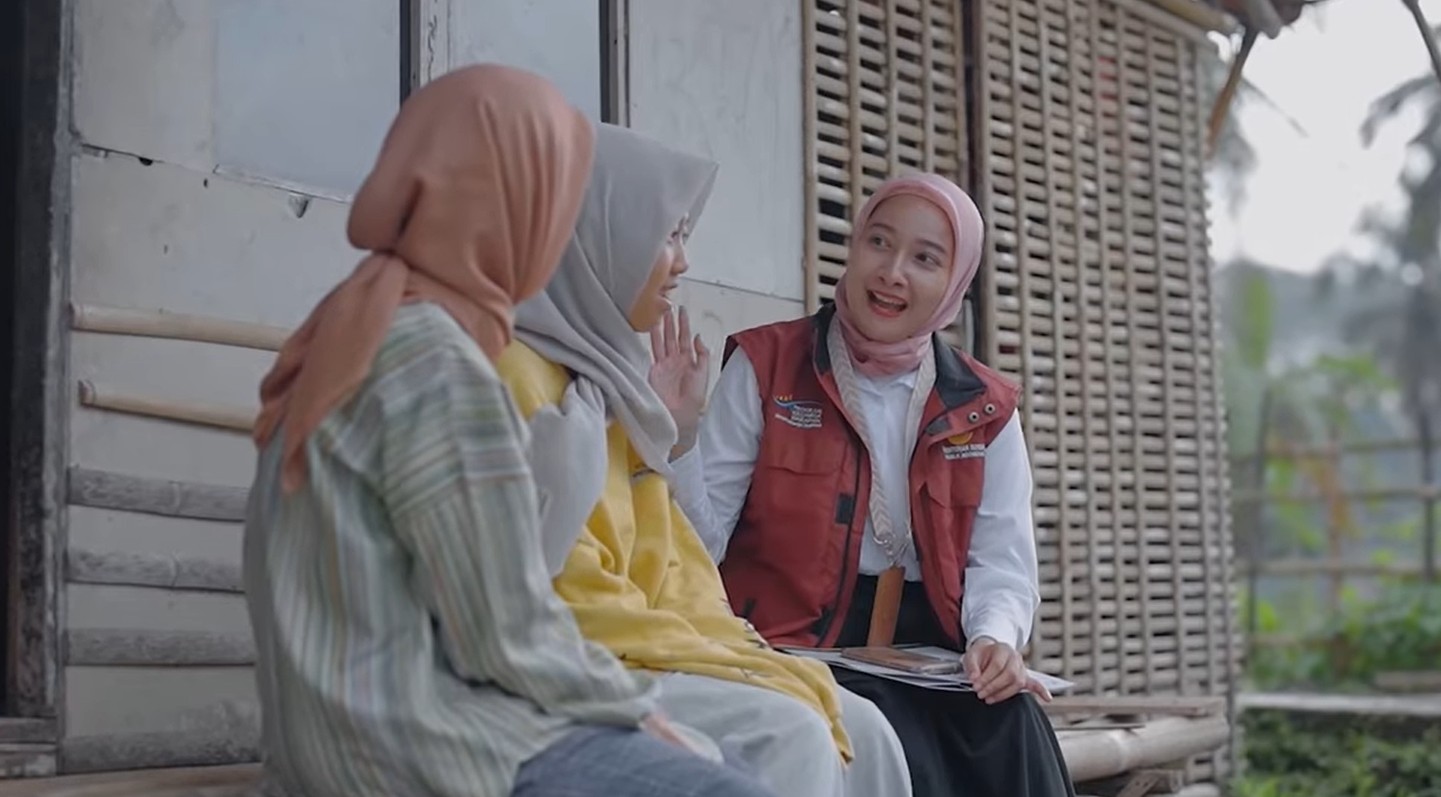 Ilustrasi pendamping PKH menjelaskan status KPM dalam pencairan bansos tahap 1 tahun 2026