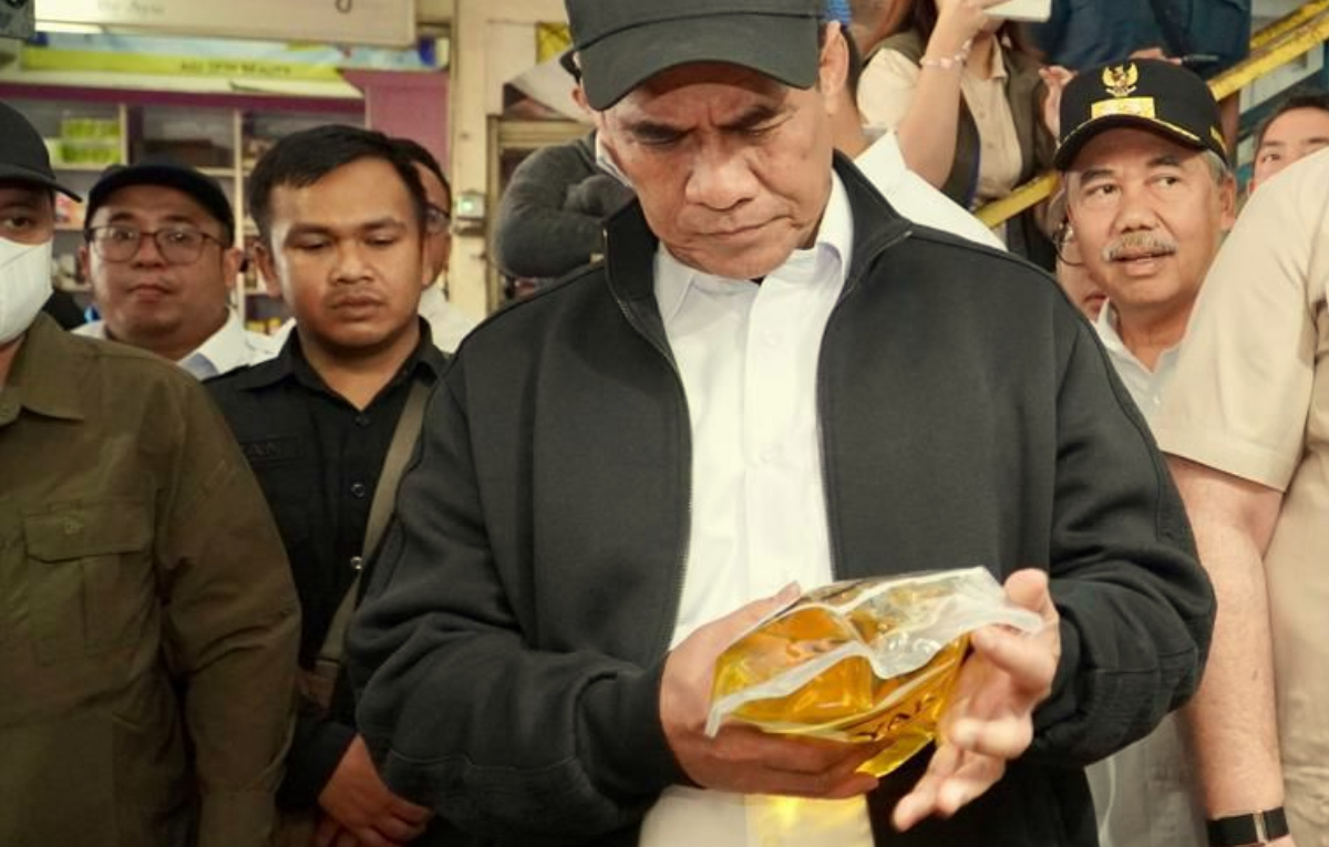 Mentan, Andi Amran Sulaiman saat melakukan Sidak&nbsp;di Pasar Tagog, Padalarang, Jawa Barat.