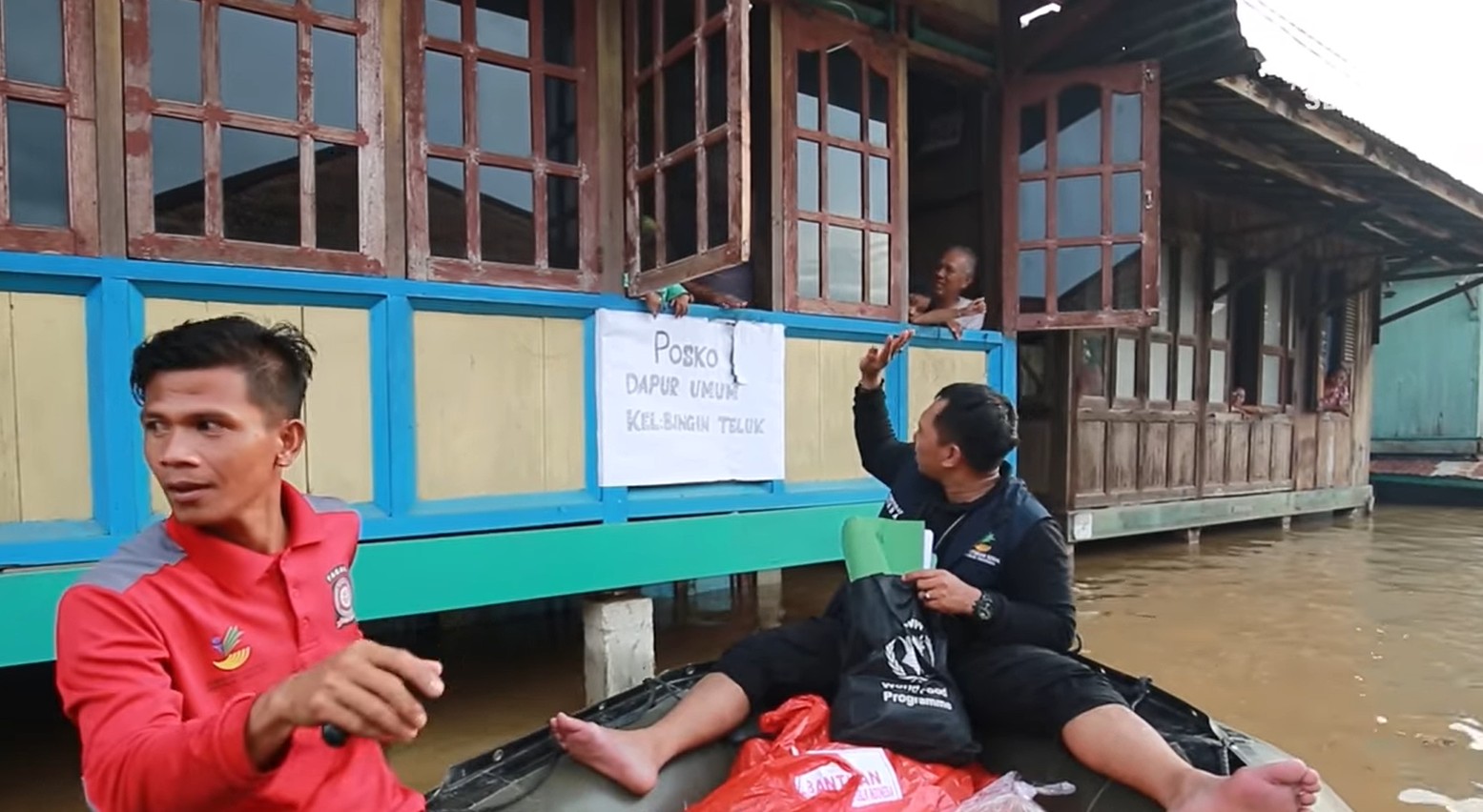 Penyaluran bansos di daerah bencana oleh Kementerian Sosial