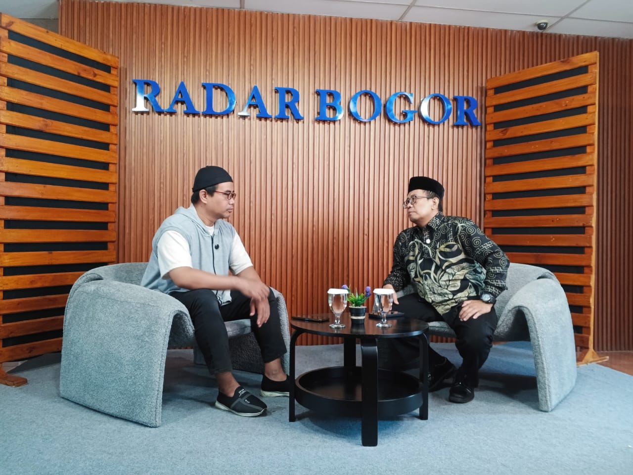Ketua ICMI Orda Kota Bogor, Arief Rachman Badrudin (kanan), dalam Podcast Bicara Bogor yang digelar Radar Bogor.