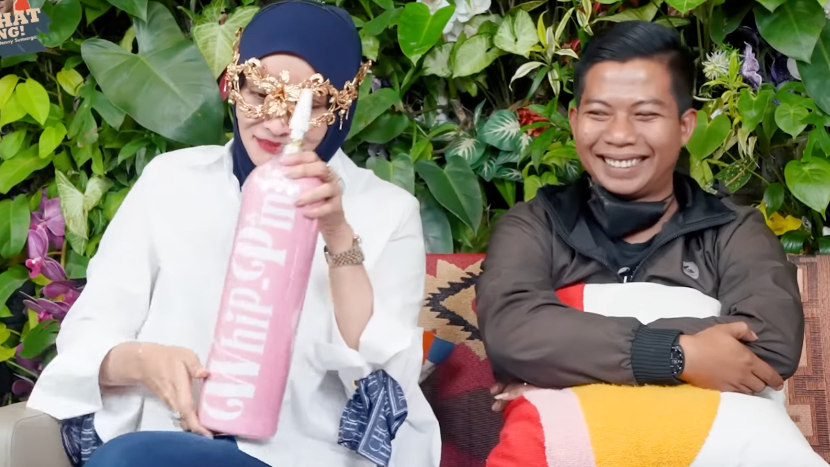 Ilustrasi pembahasan soal nitrogen oksida dalam tabung Whip Pink.