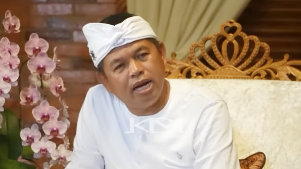 Gubernur Jawa Barat Dedi Mulyadi meminta agar penjual es kue atau es gabus yang viral dapat menggunakan bantuan untuk modal usaha.