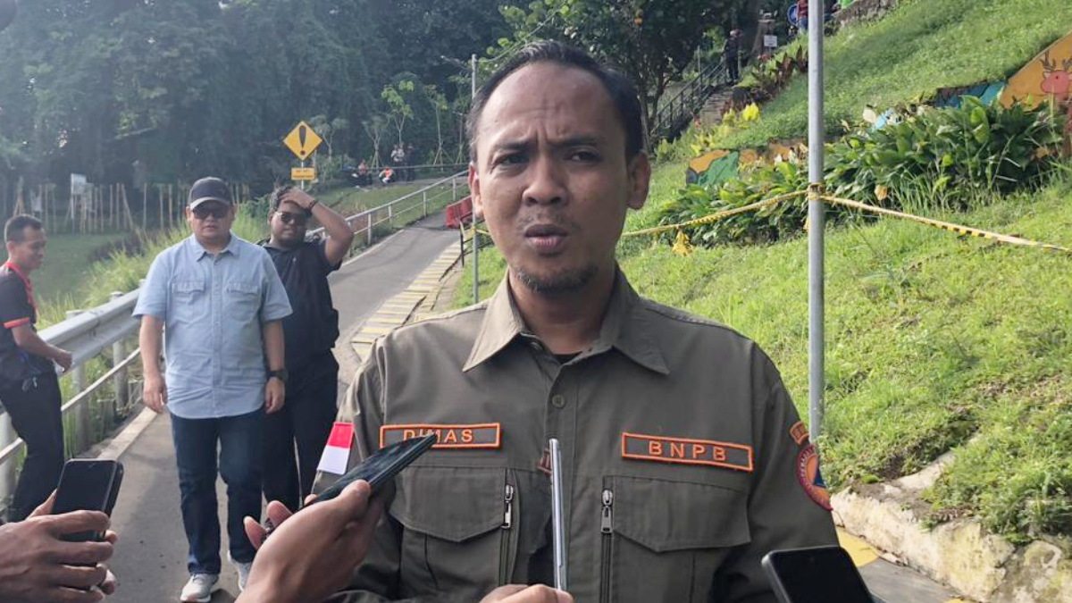 Kepala Pelaksana BPBD Kota Bogor, Dimas Tiko saat menyampaikan keterangan.