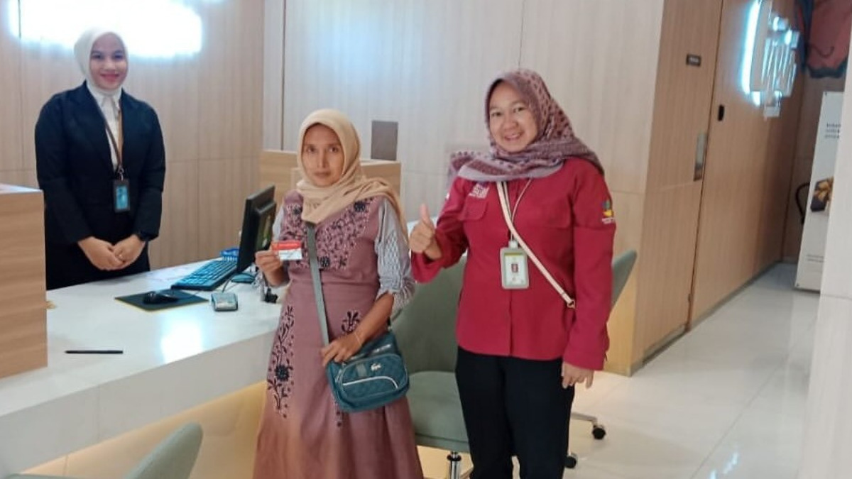 Ilustrasi pengecekan bansos PKH BPNT bersama pendamping sosial