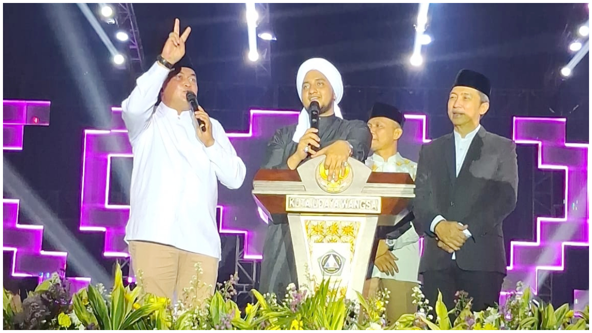 Bupati Bogor Rudy Susmanto bersama Pemimpin Syababul Kheir, Habib Mahdi Assegaf dan Wali Kota Bogor, Dedie Rachim di Cibinong. Bupati mewacanakan Salat Idulfitri 1447 H di Stadion Pakansari.