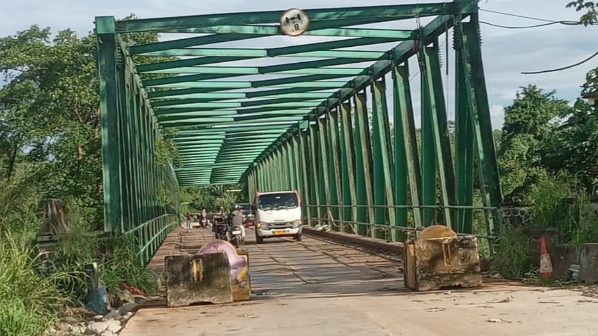 Perbaikan Jembatan Leuwiranji penghubung wilayah Rumpin - Gunung Sindur Kabupaten Bogor telah selesai dan bisa dilalui kendaraan kecil mulai 1 Februari 2026.