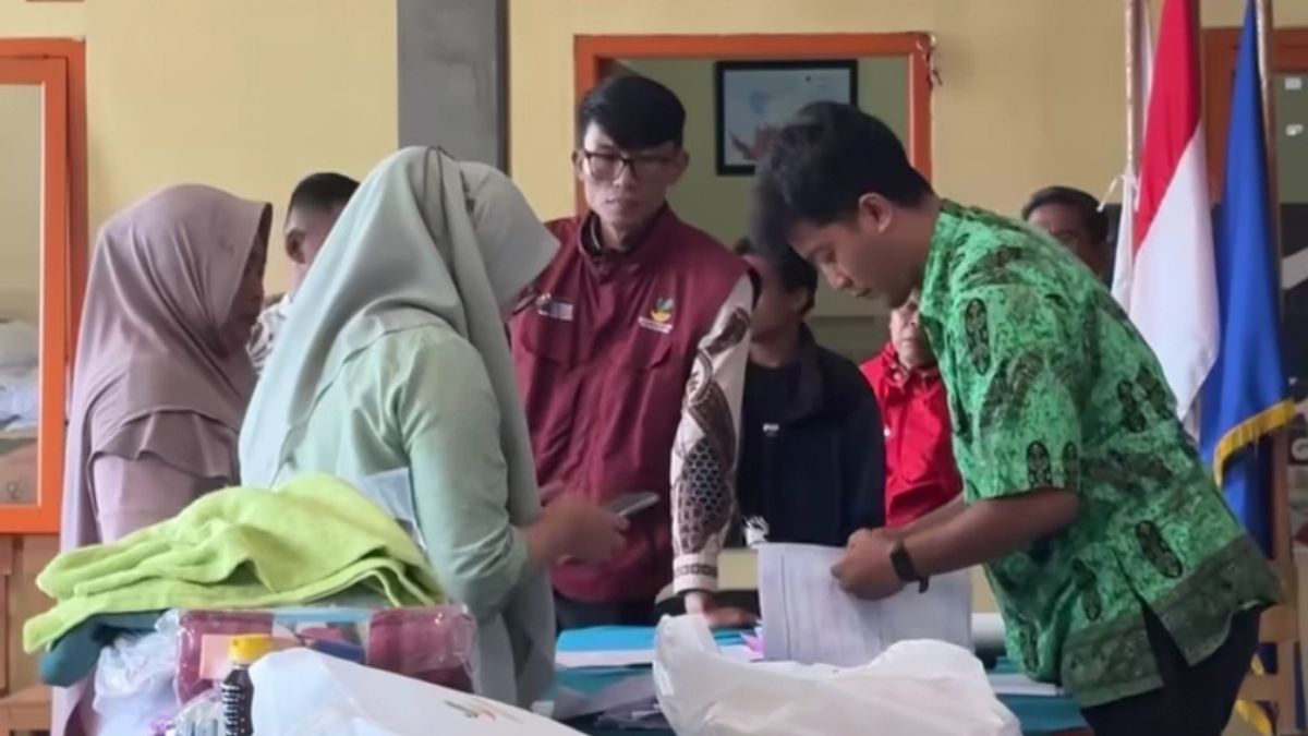 Ilustrasi penyaluran bantuan sosial atau bansos kepada Keluarga Penerima Manfaat (KPM).