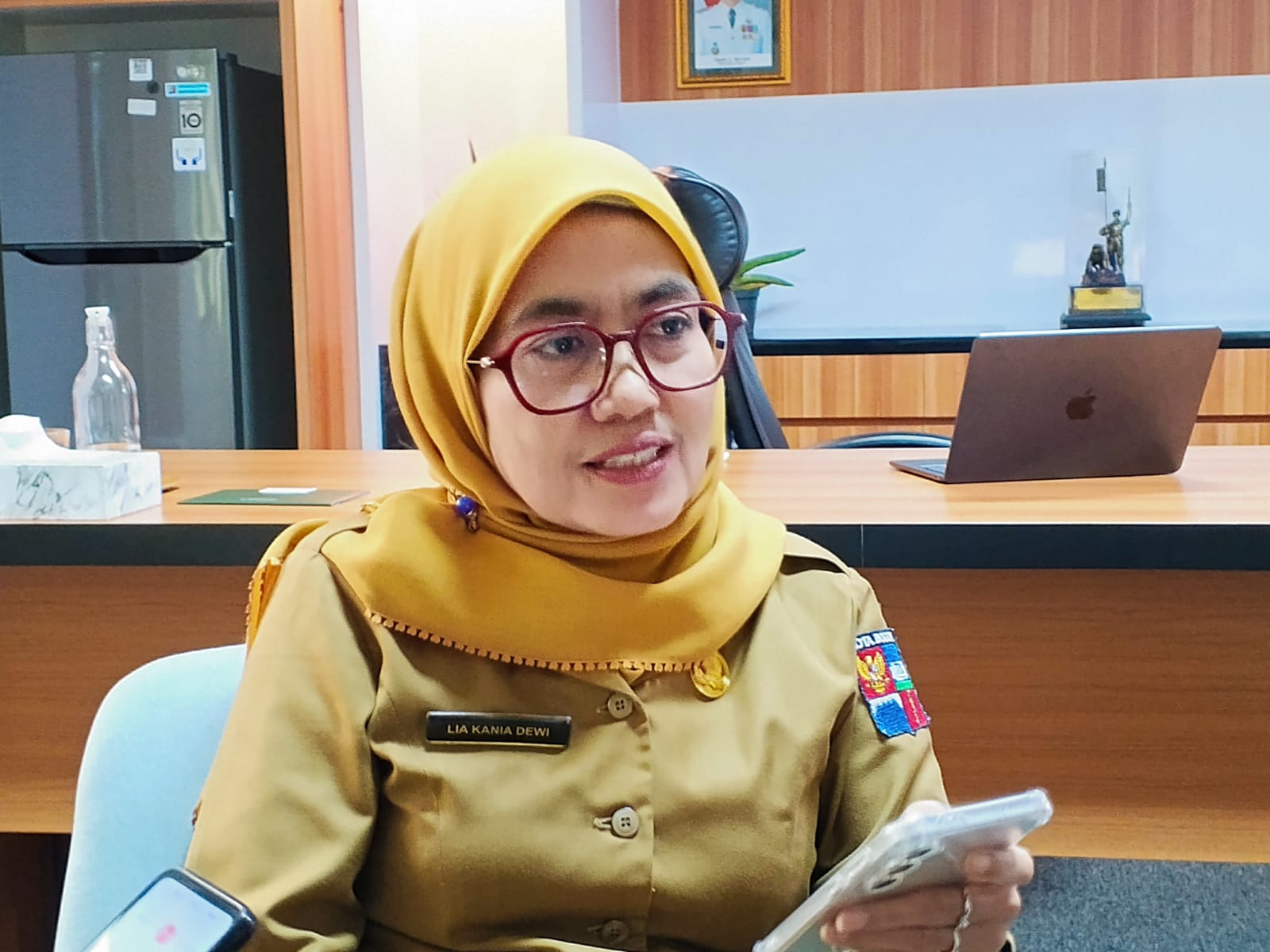 Kepala BKAD Kota Bogor, Lia Kania Dewi saat ditemui di kantornya.