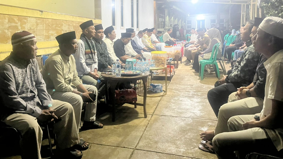 Suasana kediaman Wakil Bupati Bogor Ade Ruhandi atau Jaro Ade di Desa Cileuksa, Sukajaya pasca sang anak meninggal Senin, 2 Februari 2026.