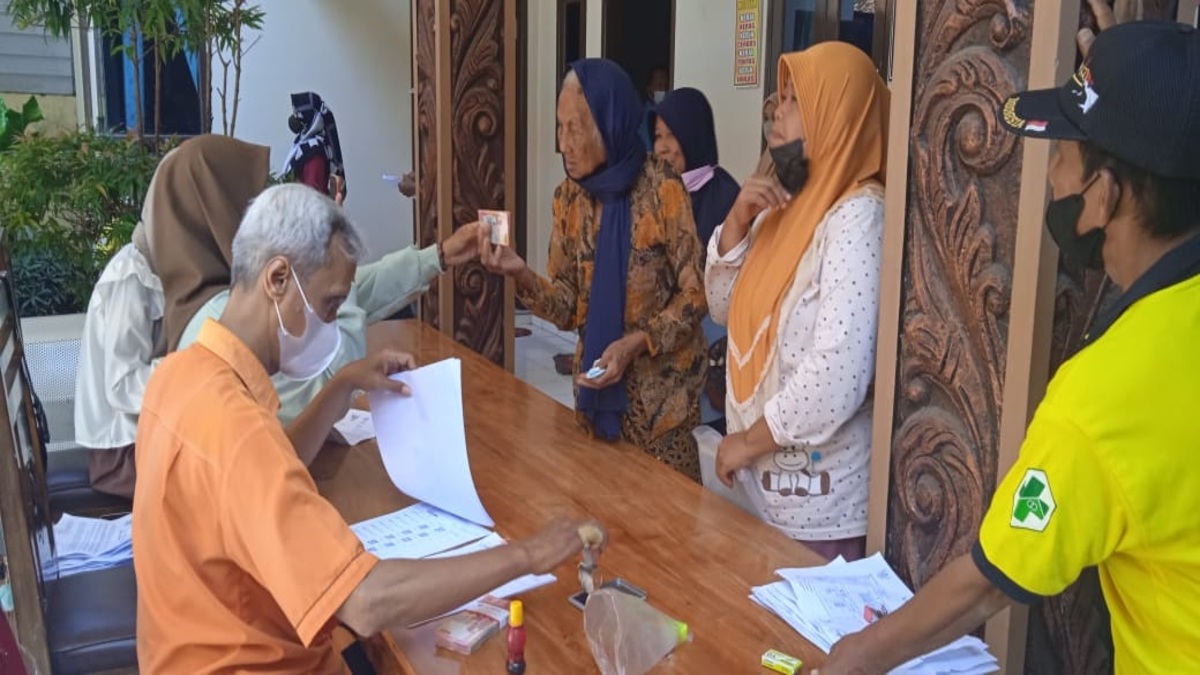 Penyaluran bansos PKH BPNT kepada KPM