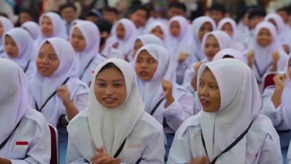Ilustrasi siswi SMA penerima program PIP