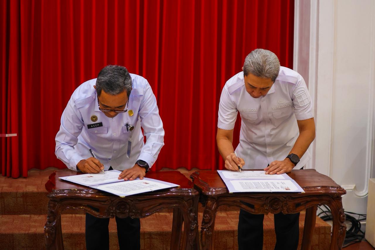 Penandatanganan Perjanjian Pinjam Pakai Barang Milik Negara antara Wali Kota Bogor Dedie A. Rachim dan Sekretaris Jenderal Kementerian Imigrasi dan Pemasyarakatan (Kemenimipas) Asep Kurnia.