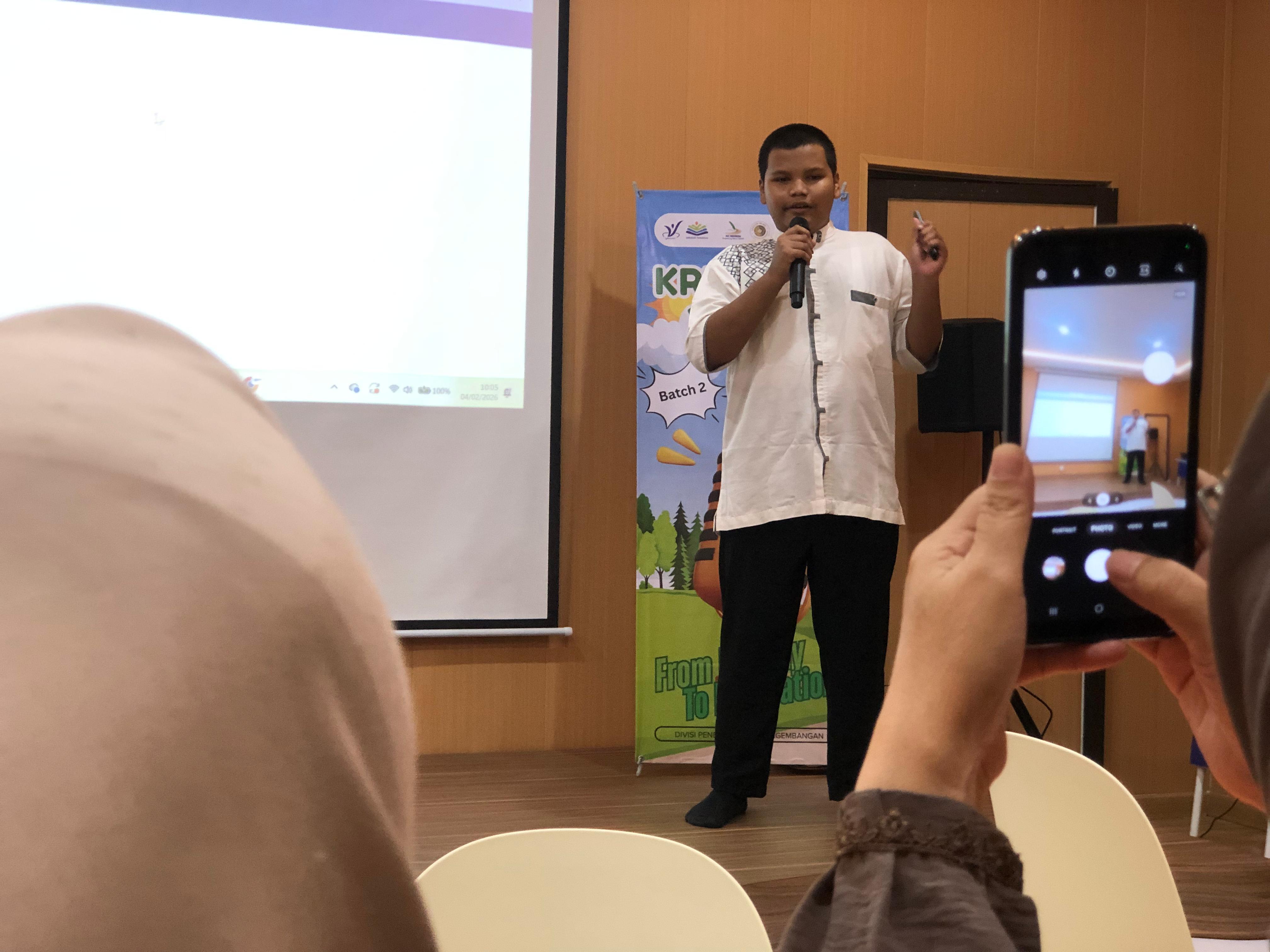 Salah satu peserta yang tampil di Kreativa Voice of Leader Batch II Sekolah Kreativitas.