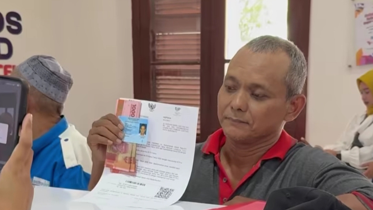 Ilustrasi. KPM bansos mengambil dana PKH BPNT.
