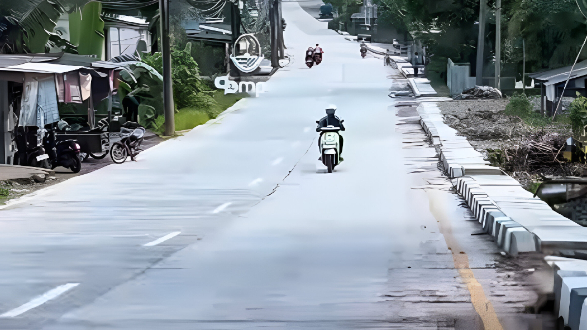 Kondisi jalan di Parung Panjang, Kabupaten Bogor setelah dilakukan perbaikan.