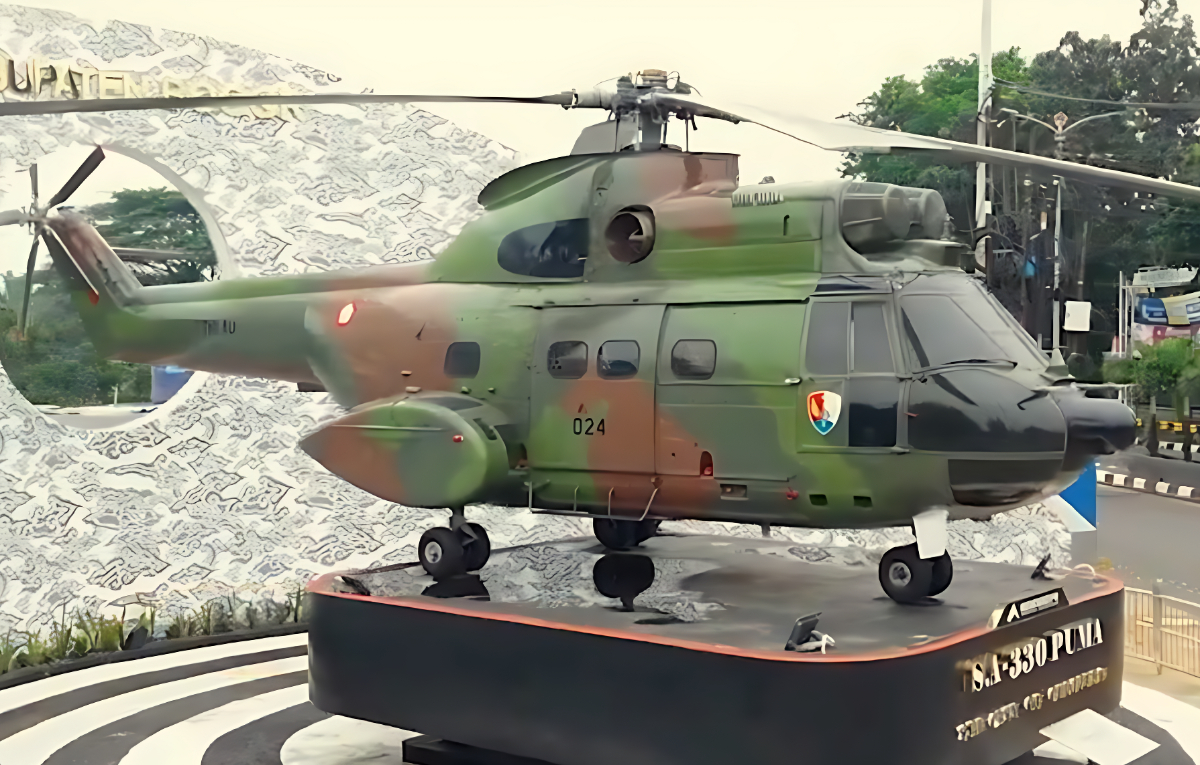 Monumen Helikopter SA-330 PUMA di Kabupaten bogor.