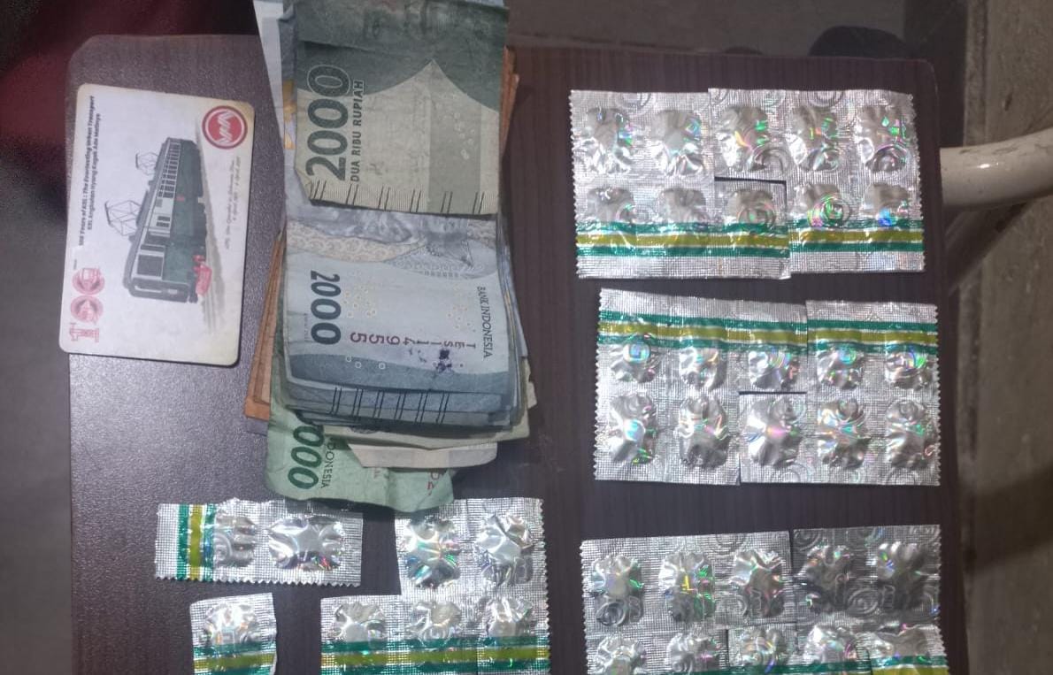 Barang bukti obat terlarang yang berhasil diamankan petugas Polsek Pancoran Mas, Kota Depok.