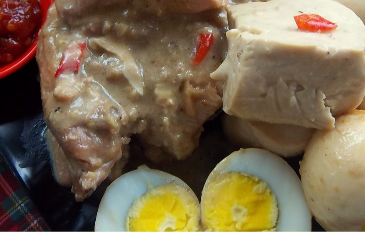 Opor Ayam menjadi pilihan makanan terbaik saat Ramadhan dan Idul Fitri.