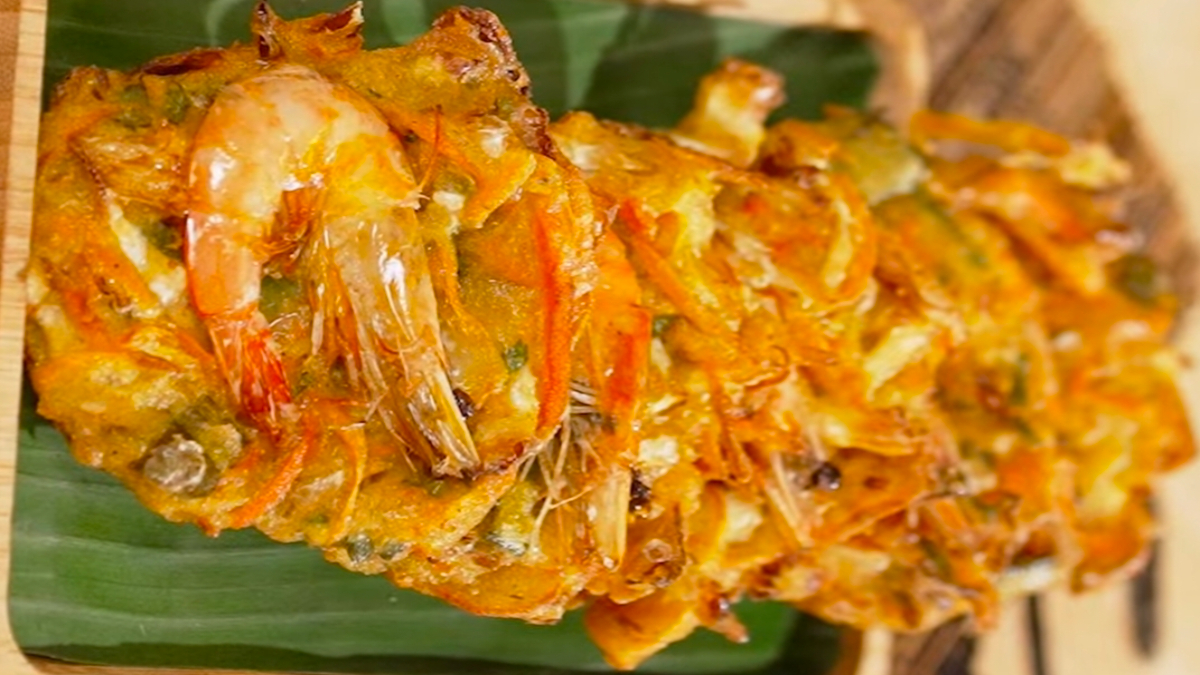 Bakwan udang untuk takjil buka puasa Ramadhan.
