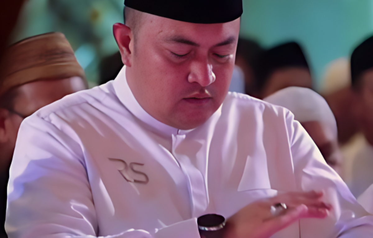 Bupati Bogor, Rudy Susmanto sakat di&nbsp;Masjid Nurul Wathon.