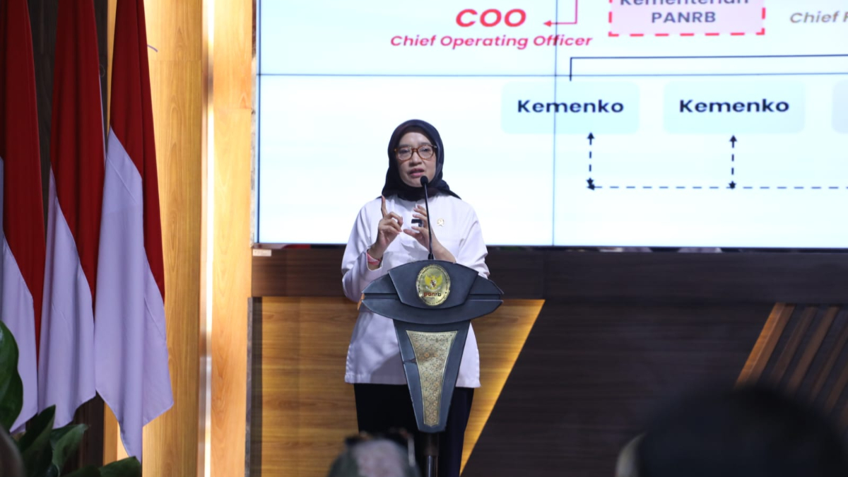 Menteri PANRB Rini Widyantini hadir pada sebuah acara.