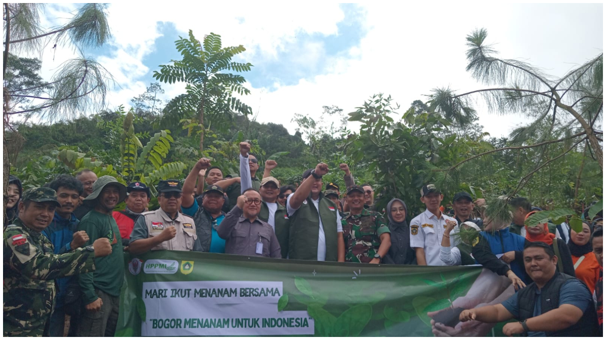 Gerakan Menanam dari Bogor untuk Indonesia yang berlangsung di kawasan Hulu Ciliwung, Cisarua, Kabupaten Bogor, Kamis 5 Februari 2026.