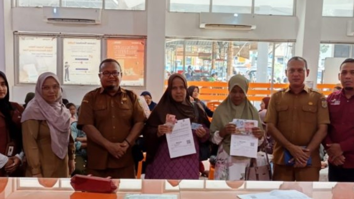 KPM mengecek saldo KKS untuk memastikan bansos BPNT dan PKH Tahap 1 cair Februari 2026.