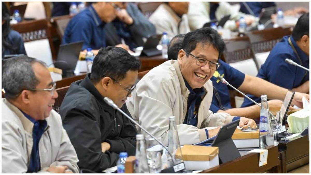 Suasana Menteri Keuangan Purbaya Yudhi Sadewa saat Rapat Kerja bersama Komisi XI DPR RI soal penerimaan negara.