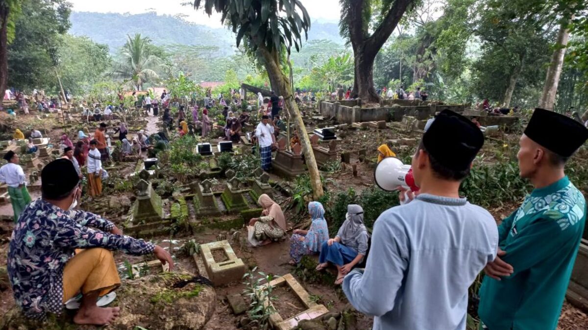 Ilustrasi ziarah kubur jelang Ramadhan