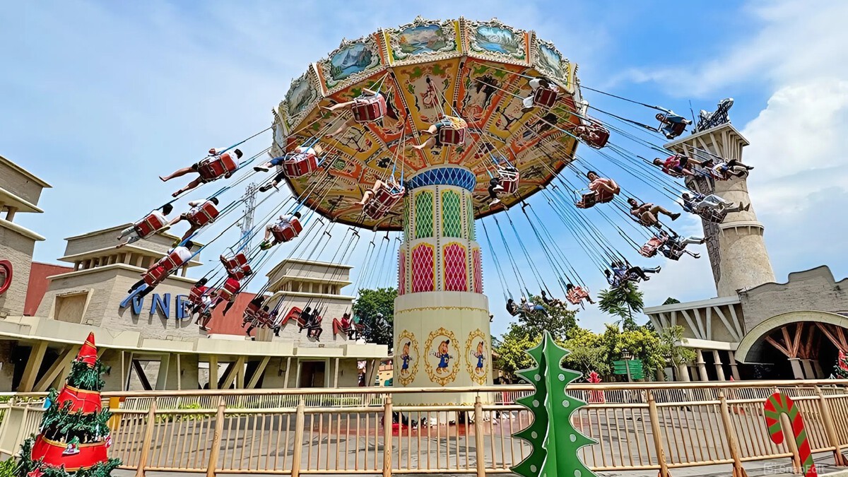 Wahana permainan di Dufan, Ancol Jakarta.