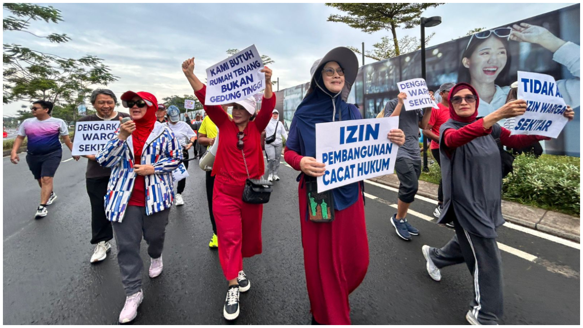 Warga Cluster Virginia gelar aksi protes pembangunan gedung perkantoran tujuh lantai Kecamatan Gunung Putri, Kabupaten Bogor, Sabtu 7 Februari 2026.