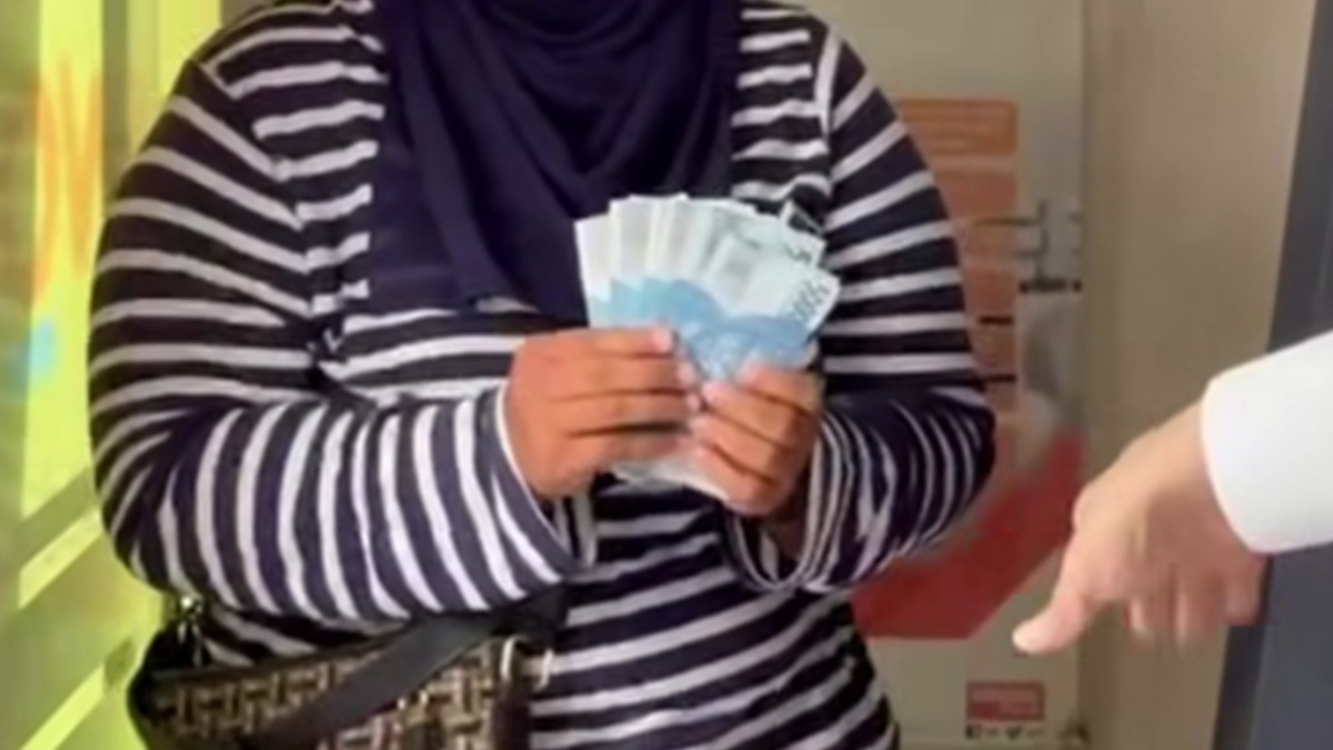 Ilustrasi pencairan bansos PKH dan BPNT oleh KPM pemegang KKS Mandiri.