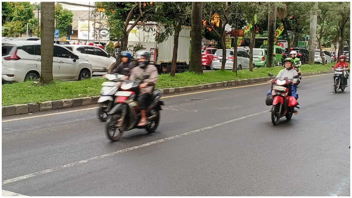 Lokasi kecelakaan pengendara motor di Jalan KH Abdullah Bin Nuh, Yasmin, Kota Bogor.