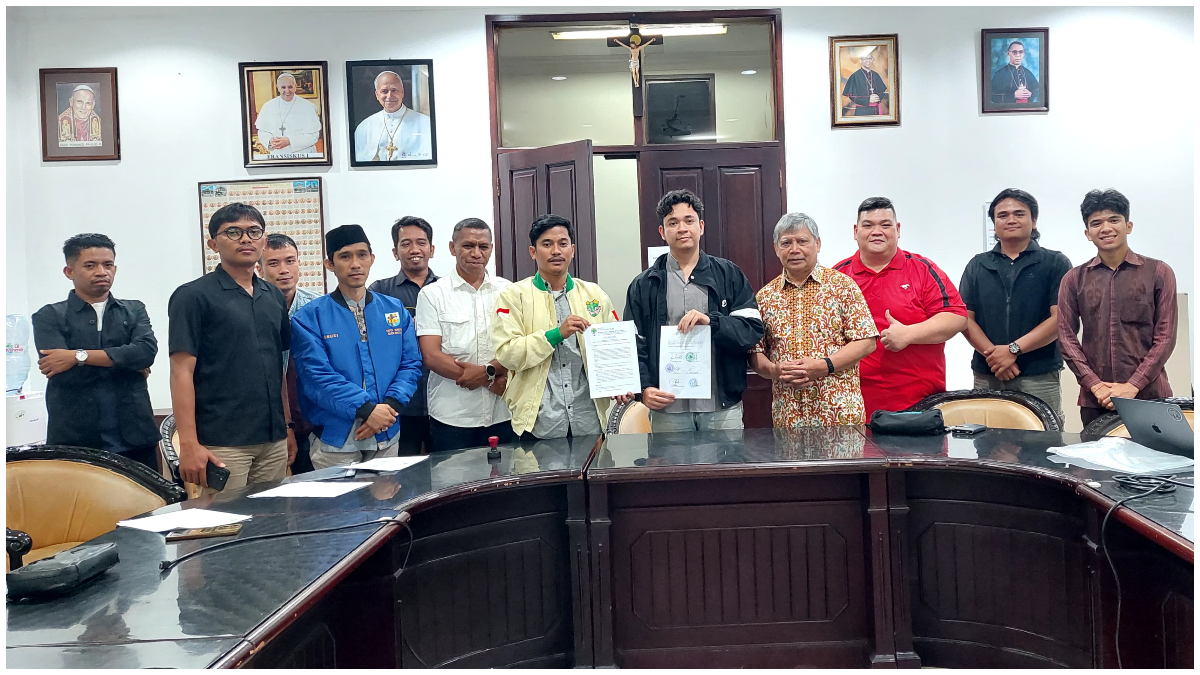 Penyerahan Surat Keputusan (SK) Caretaker Komac Pemuda Katolik Kecamatan Bogor Barat.