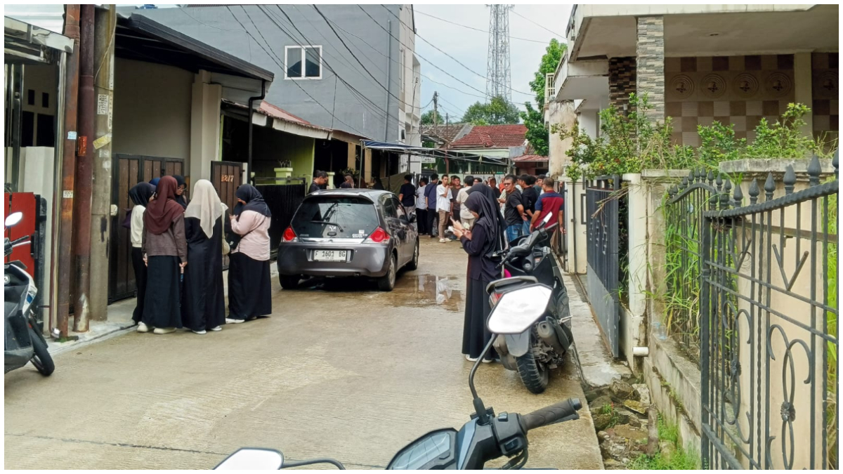 Suasana rumah duka korban kecelakaan motor di Jalan Abdullah Bin Nuh Kota Bogor.