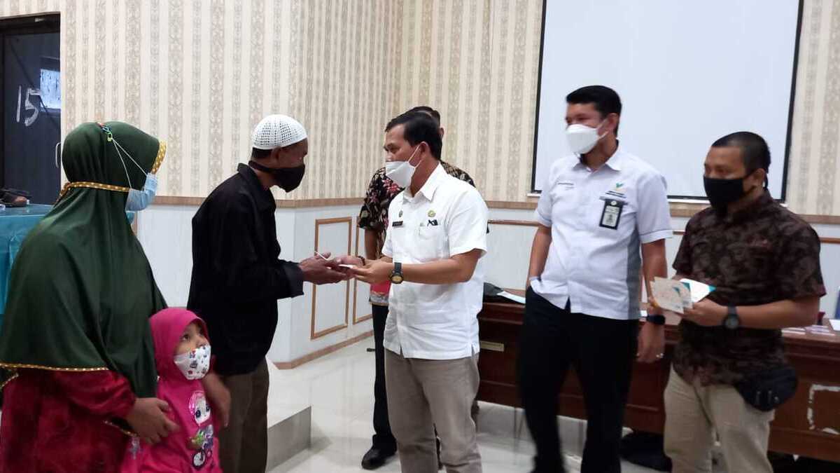 Ilustrasi penyaluran bansos PKH BPNT.