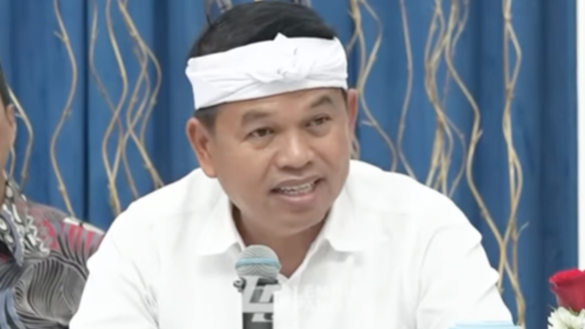 Gubernur Jawa Barat Dedi Mulyadi menyampaikan keterangan terkait penonaktifan BPJS Kesehatan sebagai peserta PBI JK