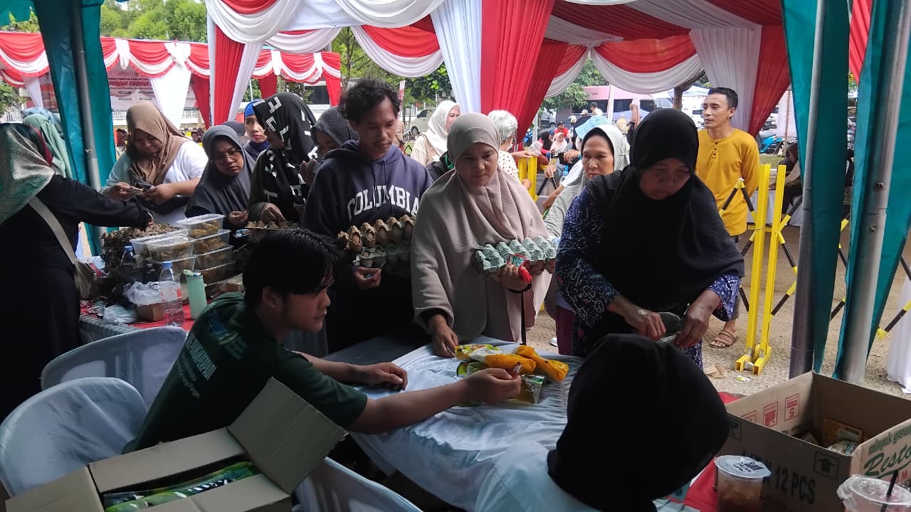 Ilustrasi Gerakan pangan murah di Pakansari, Kecamatan Cibinong, Kabupaten Bogor.