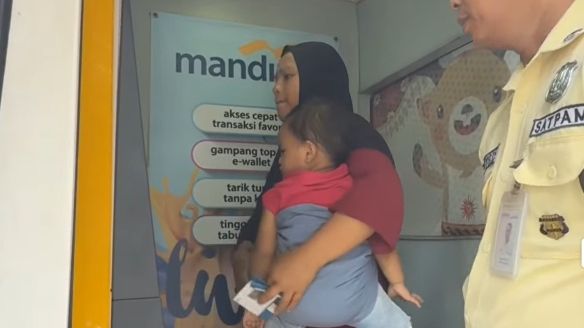 Ilustrasi KPM akan mencairkan saldo bansos.