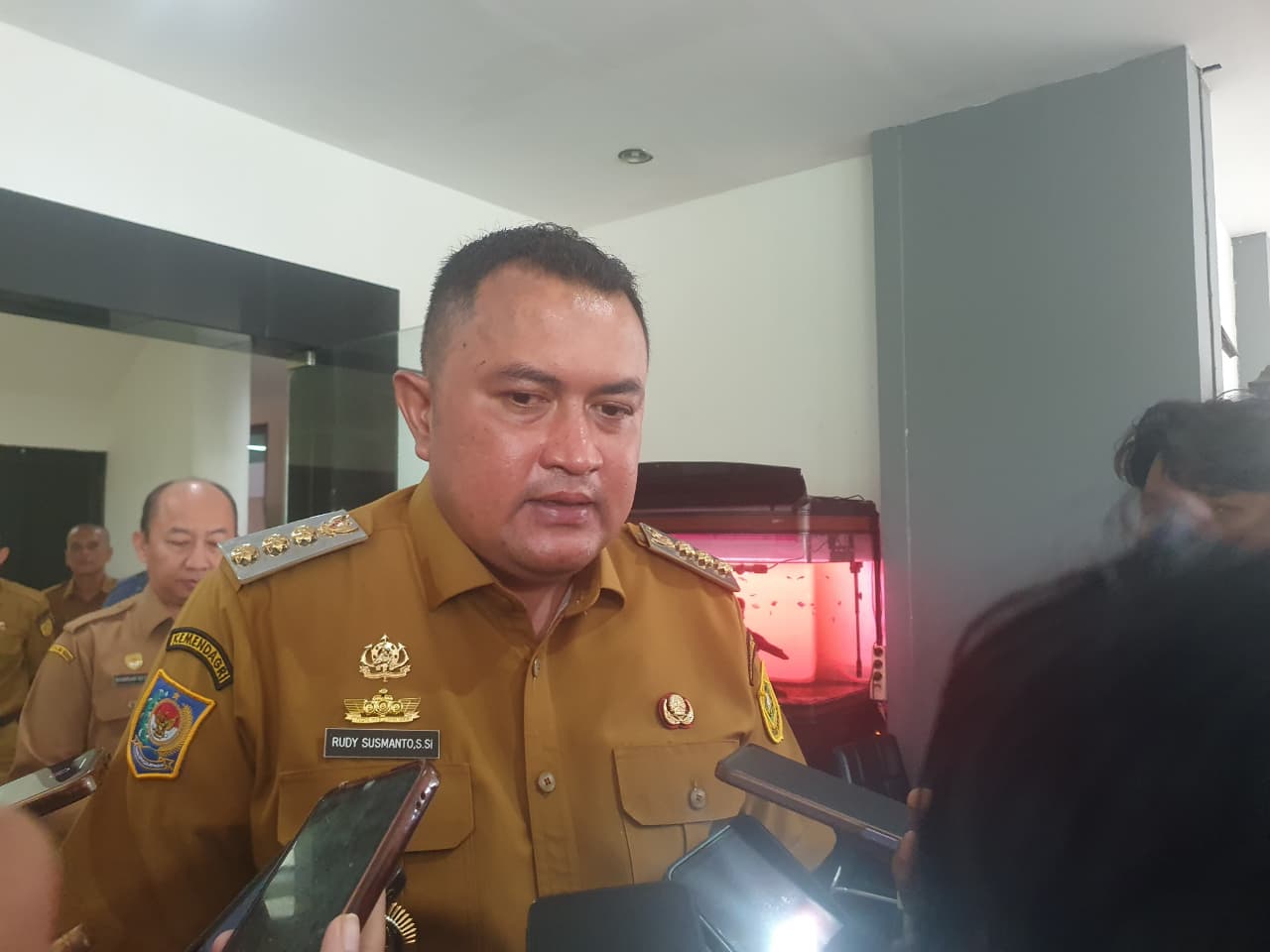 Bupati Bogor, Rudy Susmanto saat menyampaikan keterangan.