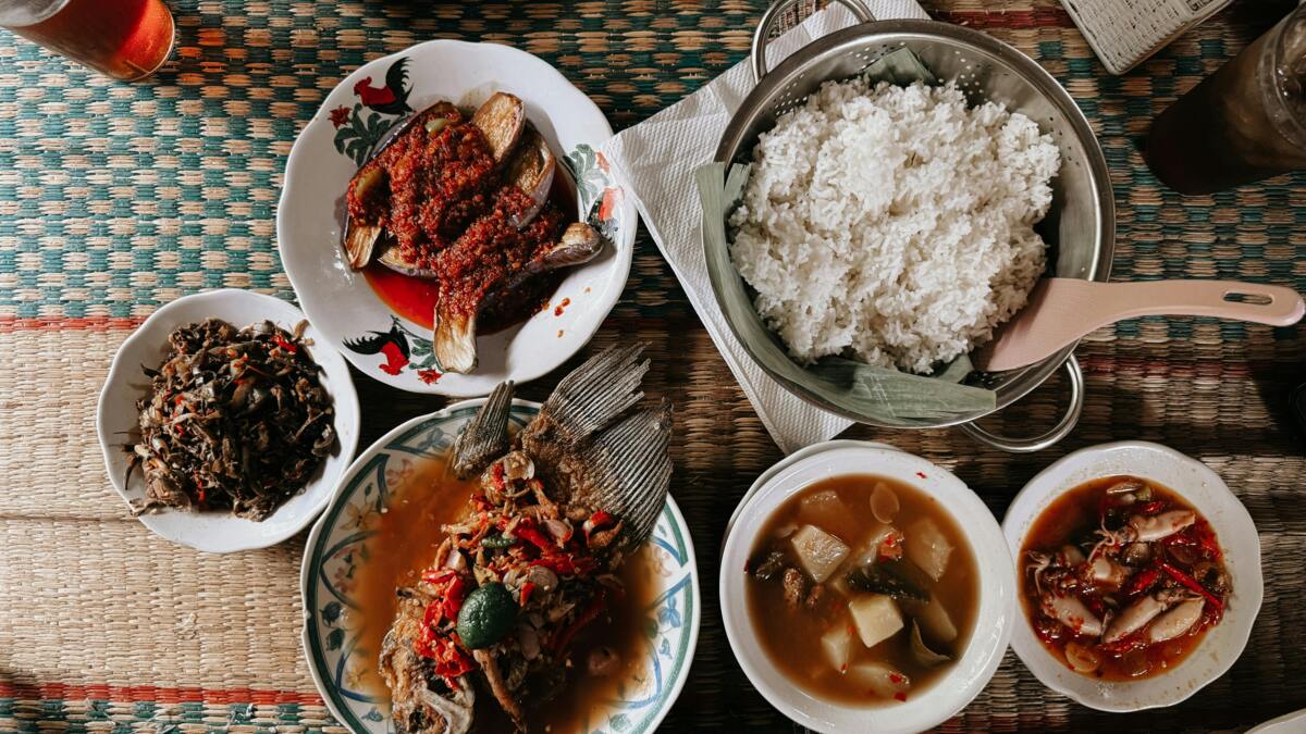 Ilustrasi menu masakan warteg Mak Koyah, Bogor.