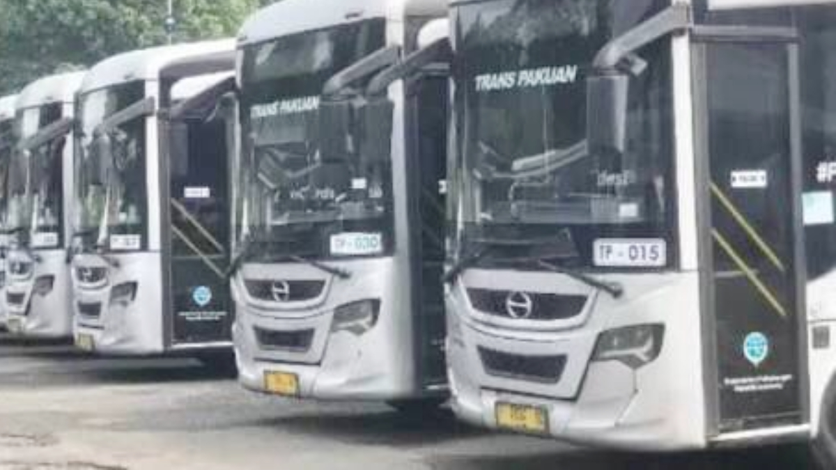 Biskita Transpakuan terparkir di Terminal Bubulak, Kota Bogor.