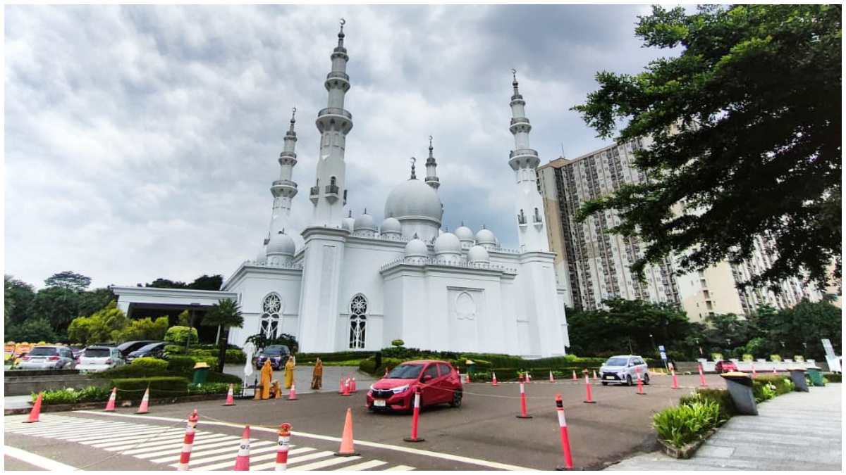 Suasana Masjid At Thohir, Tapos Kota Depok