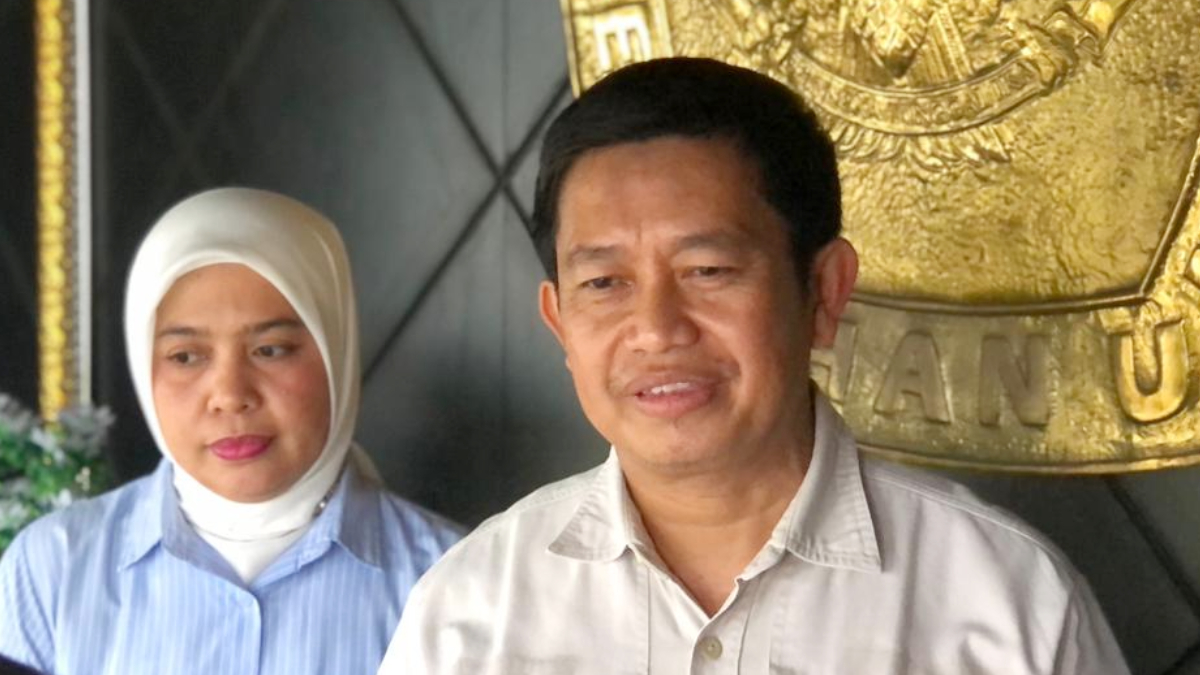 Plt Ketua KPU Kota Bogor Dede Juhendi saat memberikan keterangan kepada wartawan.