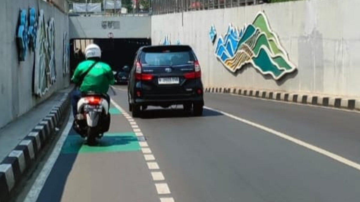 Konsisi underpass di Jalan Dewi Sartika Kota Depok pasca gambar Ridwan Kamil dicopot.